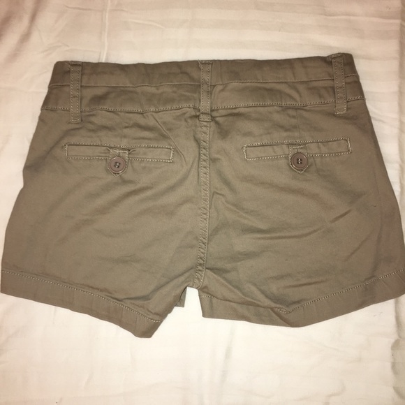 Khaki shorts - Picture 3 of 4