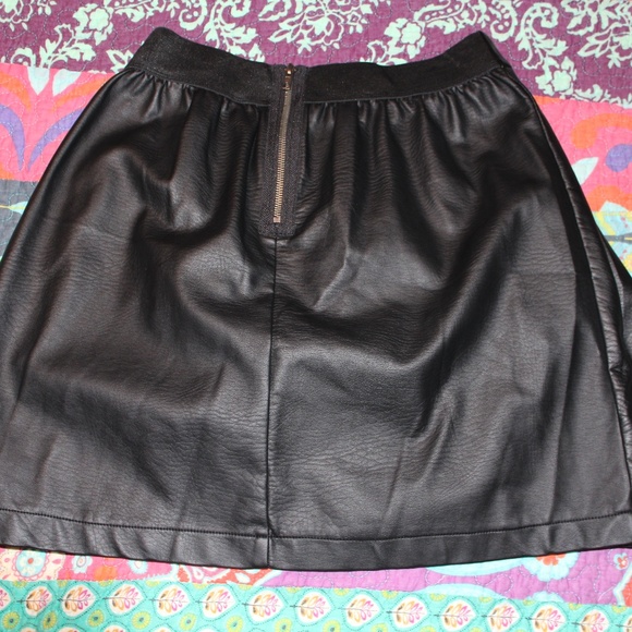 Black Faux Leather A line Skirt w/ Exposed Zipper - Picture 2 of 2
