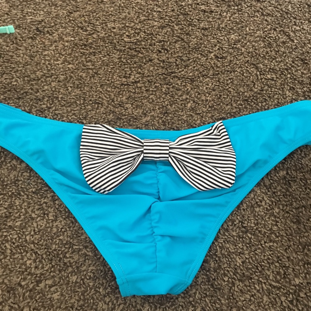 Scrunch butt bow bottoms