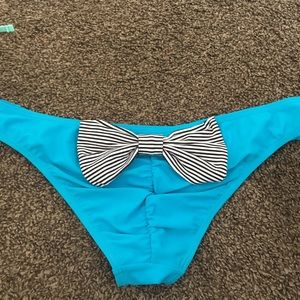 Scrunch butt bow bottoms