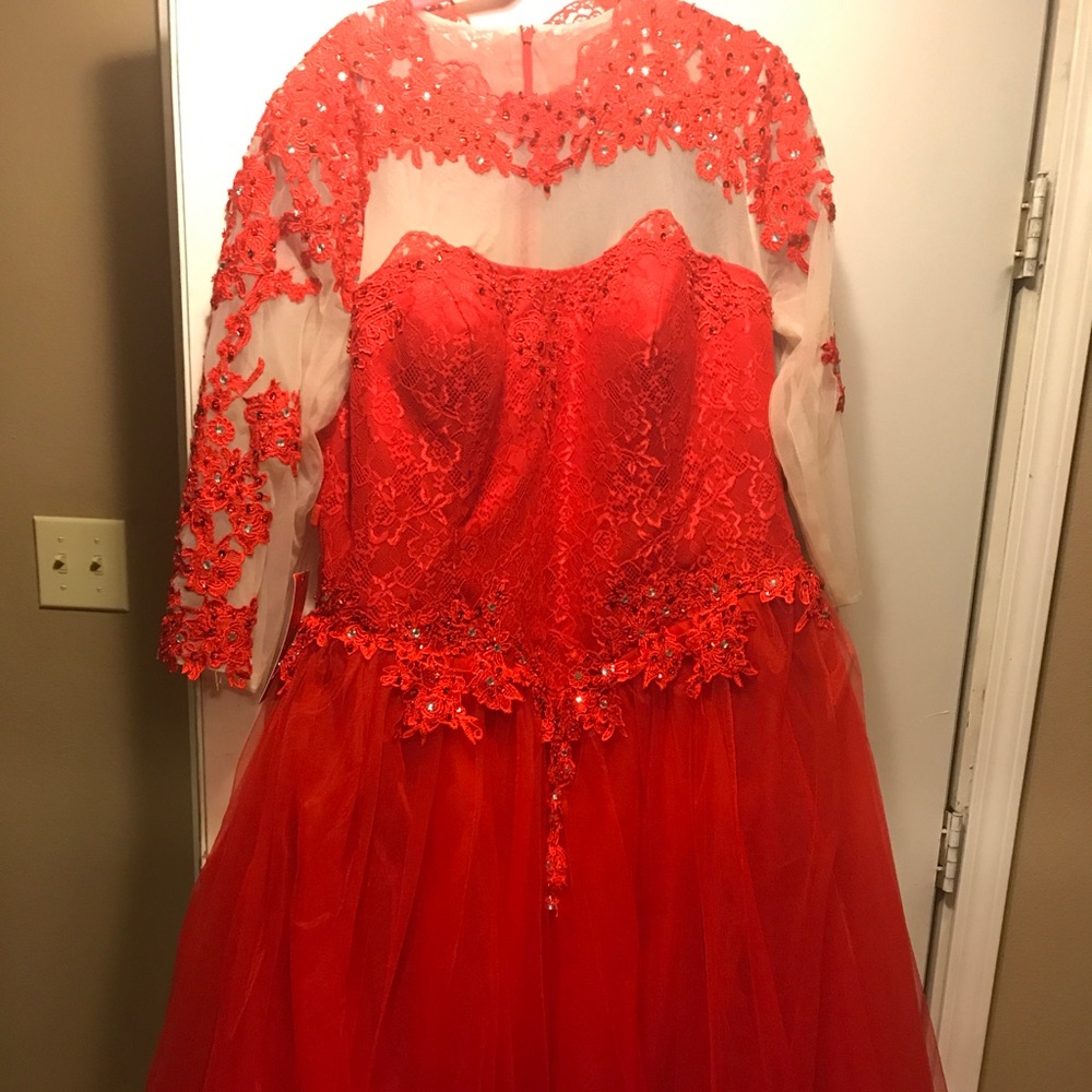 Red mesh flower pattern plus size prom dress