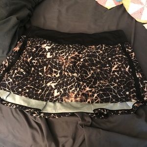 lulu lemon skirt--- size 10 regular