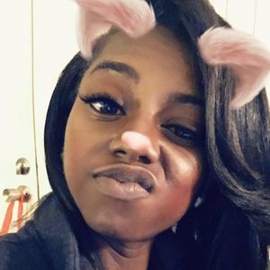 Meet your Posher, Dominique