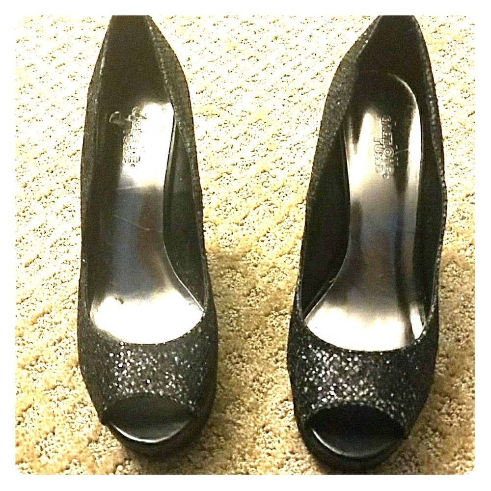 Black wedged heel shoes!