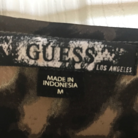 Guess off the shoulder top - Picture 2 of 3