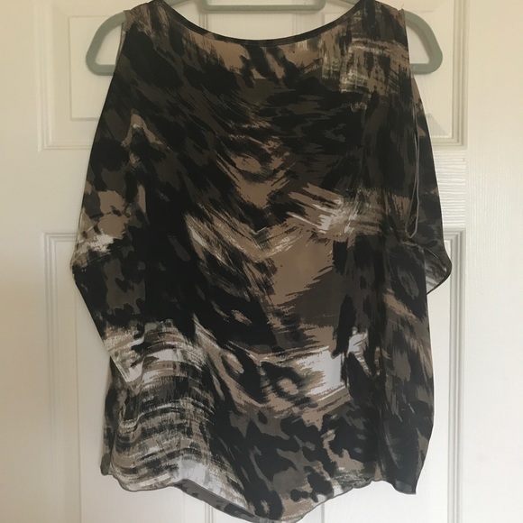 Guess off the shoulder top - Picture 3 of 3