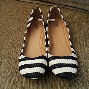 Mossimo Stripe Flats, Size 9