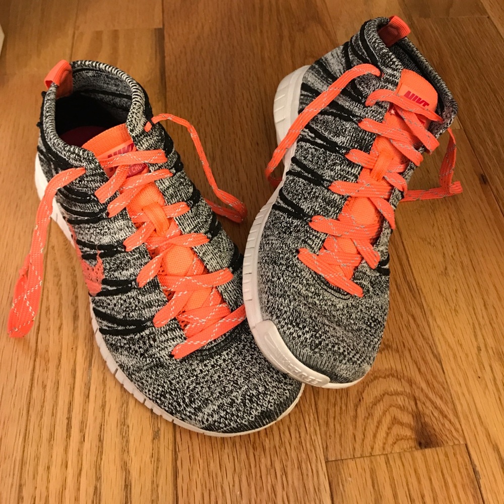 Nike Chukka Flyknit Sneakers