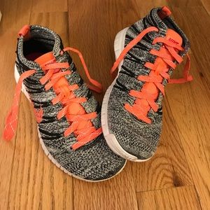 Nike Chukka Flyknit Sneakers