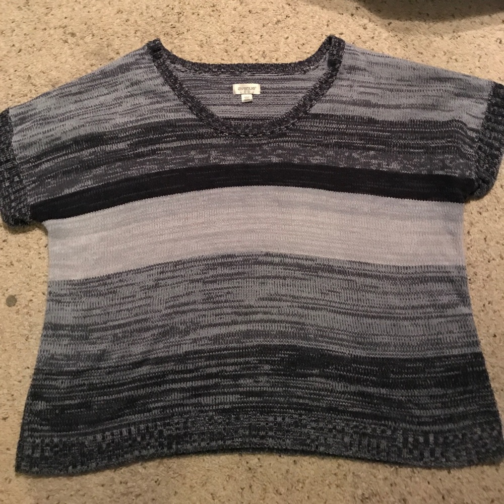 Plus Size short sleeve sweater - Size 26/28