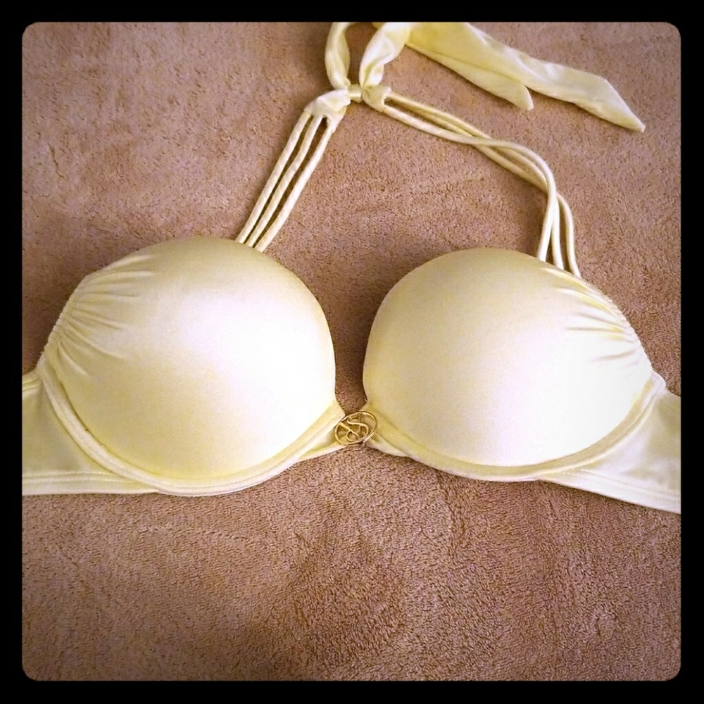 Victoria's secret miraculous swim 32C