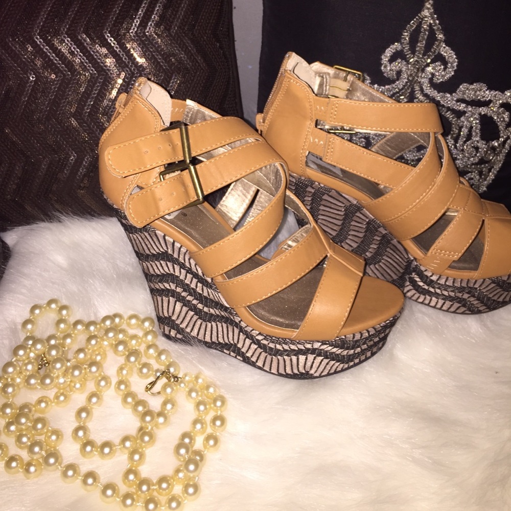 Pair if camel wedges