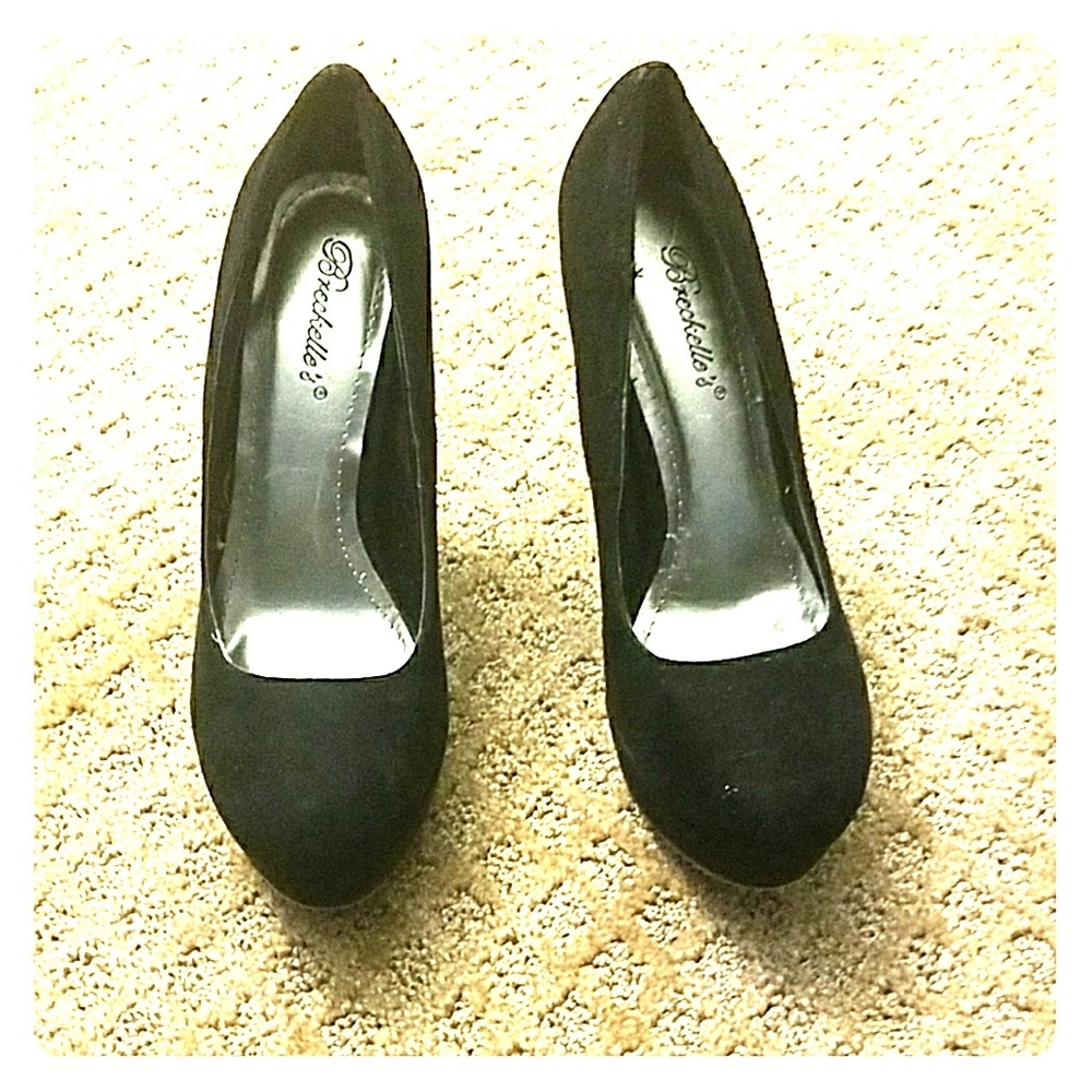 Black Thick heeled shoes.