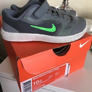 Nike revolution 3