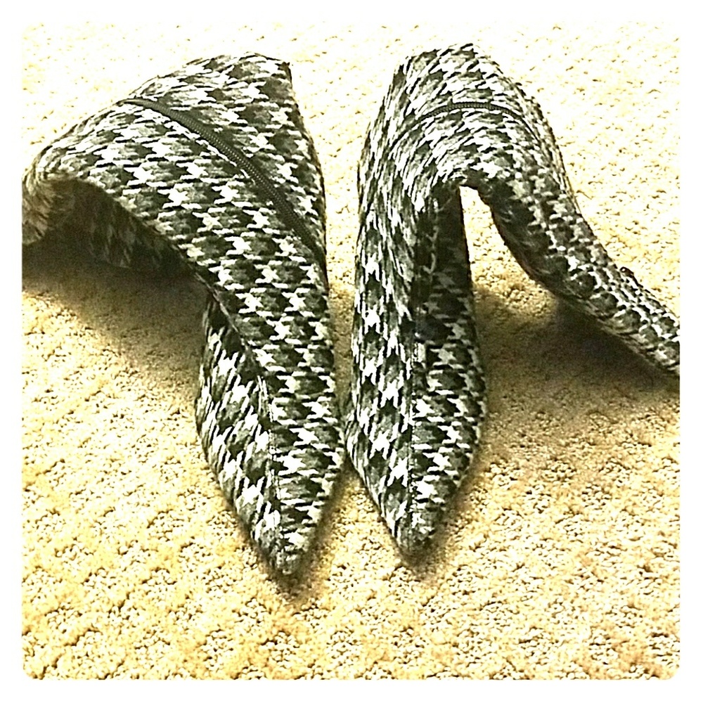Black/Grey Fitting Heel Boots!