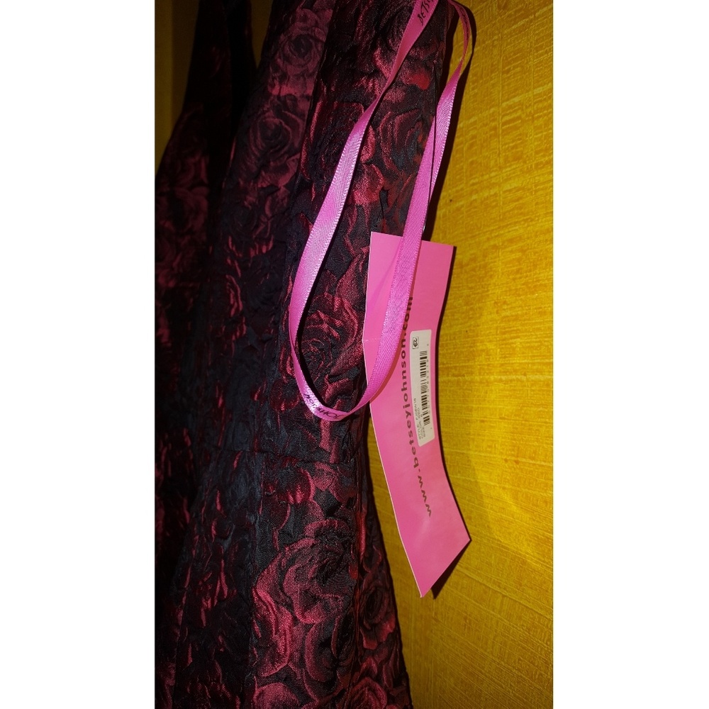 BETSEY JOHNSON FIT AND FLARE DRESS 🆕 - Picture 6 of 8