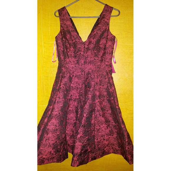 BETSEY JOHNSON FIT AND FLARE DRESS 🆕 - Picture 5 of 8