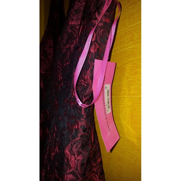 BETSEY JOHNSON FIT AND FLARE DRESS 🆕 - Picture 6 of 8