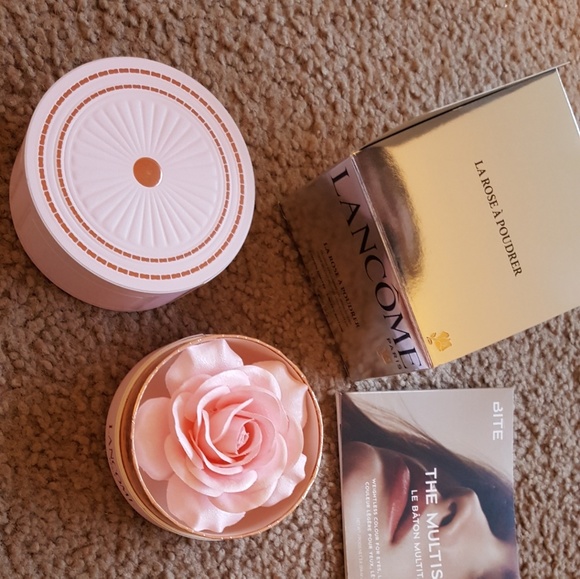 ❌ SOLD ❌ Host Pick!🌸 Lancôme LA Rôse Highlighter - Picture 3 of 8