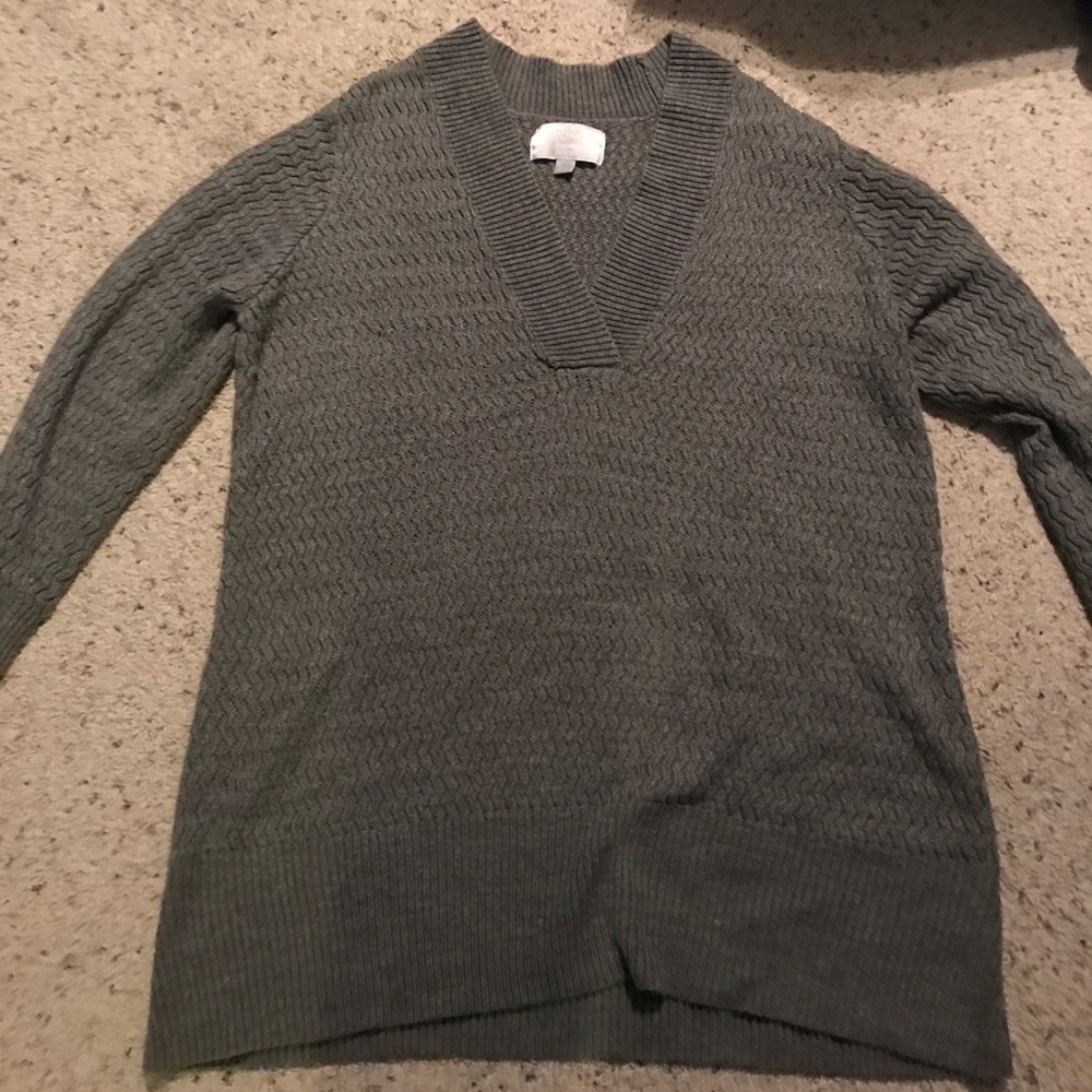 Plus Size Grey V-Neck Sweater Size 26/28