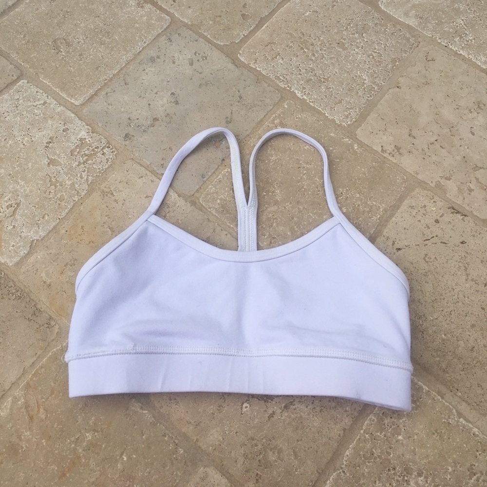 White lululemon sports bra