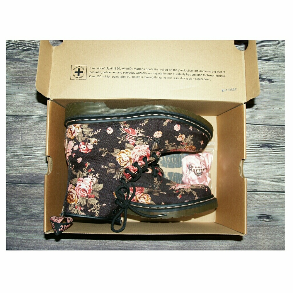 Doc Dr. Martens Floral Flower Victorian Boot 9
