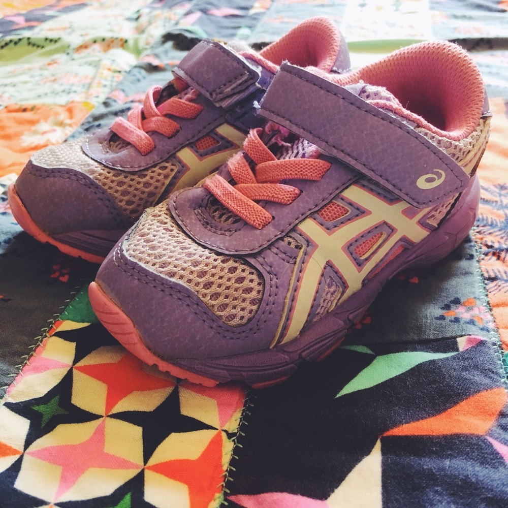 Toddler Girls Aasics size-6