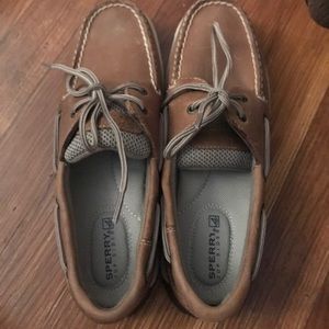 Brown leather Sperrys size 6