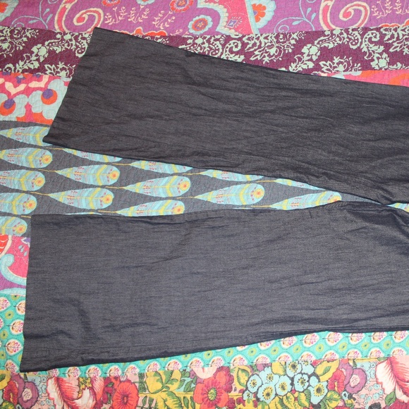 New York and Company Trouser Jeans Dark Wash - Picture 3 of 3