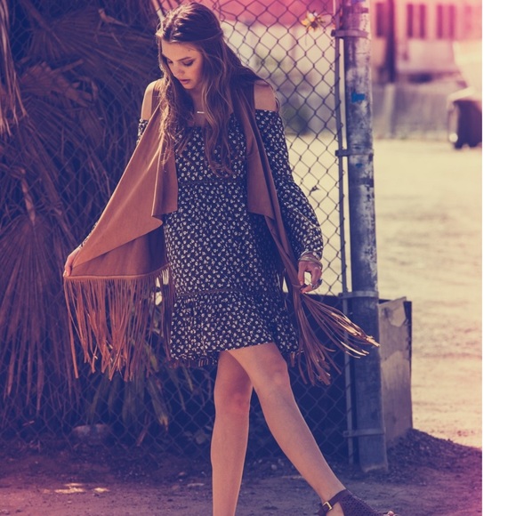 Coachella Vegan Leather Fringed Vest Size L - Picture 2 of 3