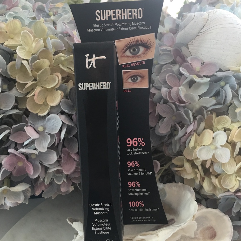 It Cosmetics Superhero Mascara in Super Black