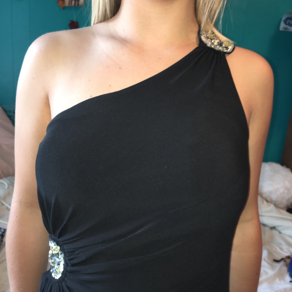 Gorgeous black prom dress!