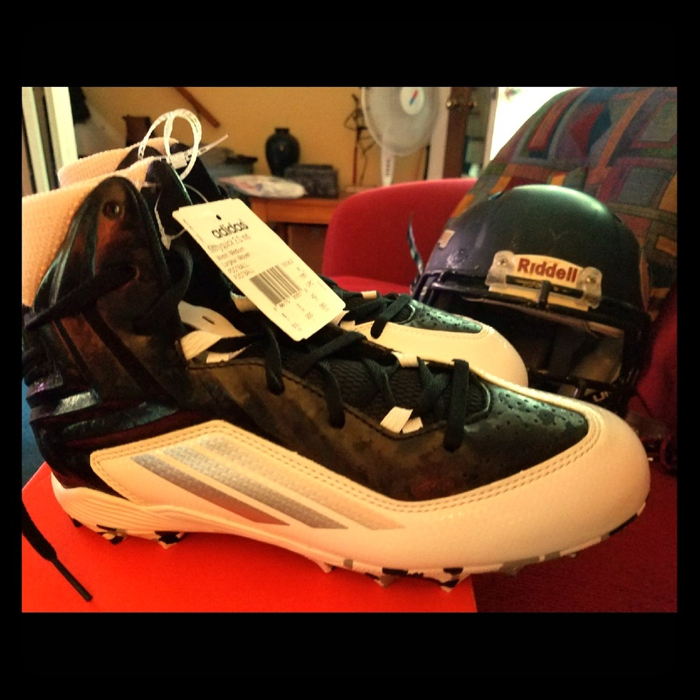 Adidas BRAND NEW football cleats size 8