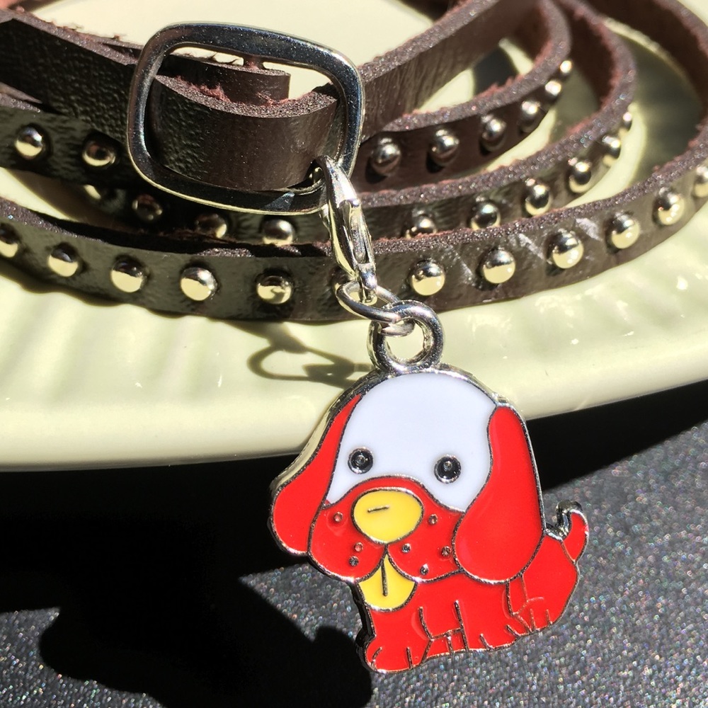 Red dog enamel clip