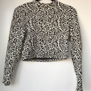 Black and White Floral long-sleeved crop top