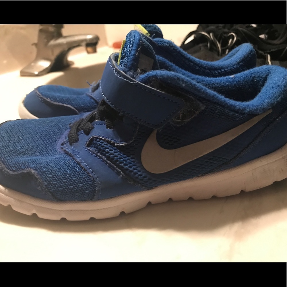 Nike boys shoes. Size 1.5