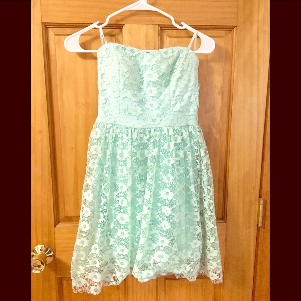 Delias- Strapless lace