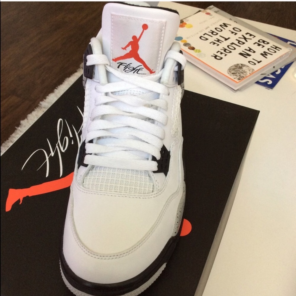 Jordan 4 (White Cement)