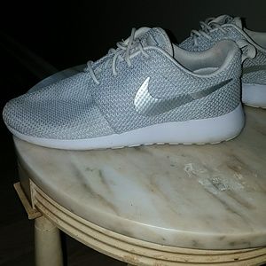 Nike roshe's