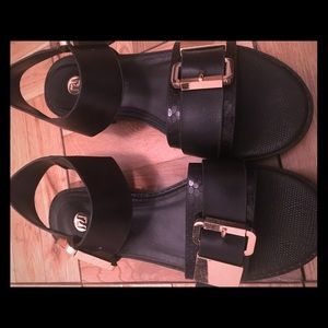 Urban black sandals