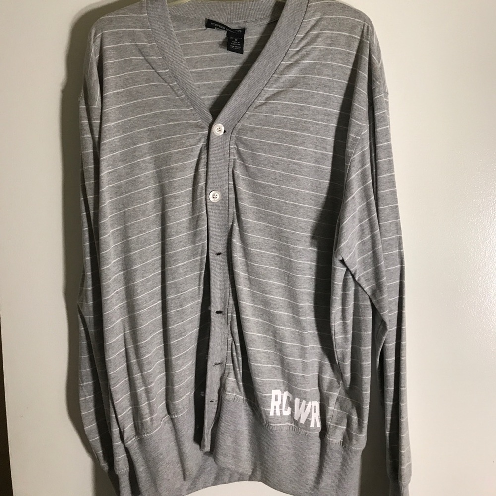 Gray Rocawear sweater
