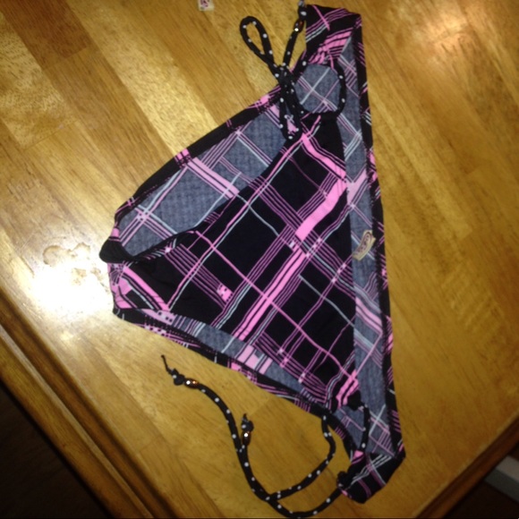 Bikini - Picture 2 of 3