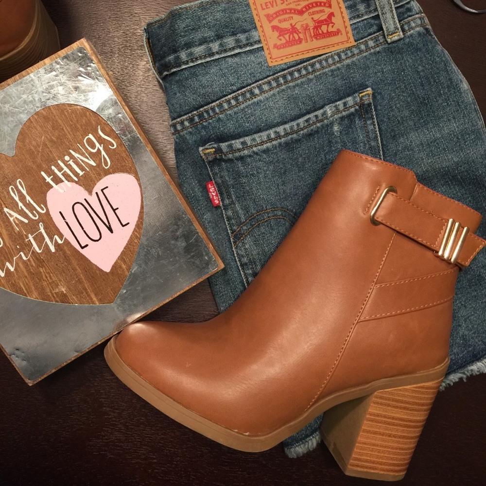 BRAND NEW BOOTS