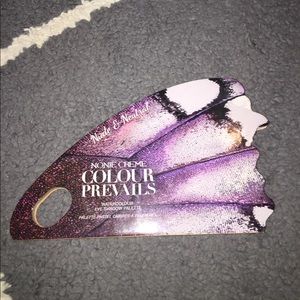 Color prevails eyeshadow