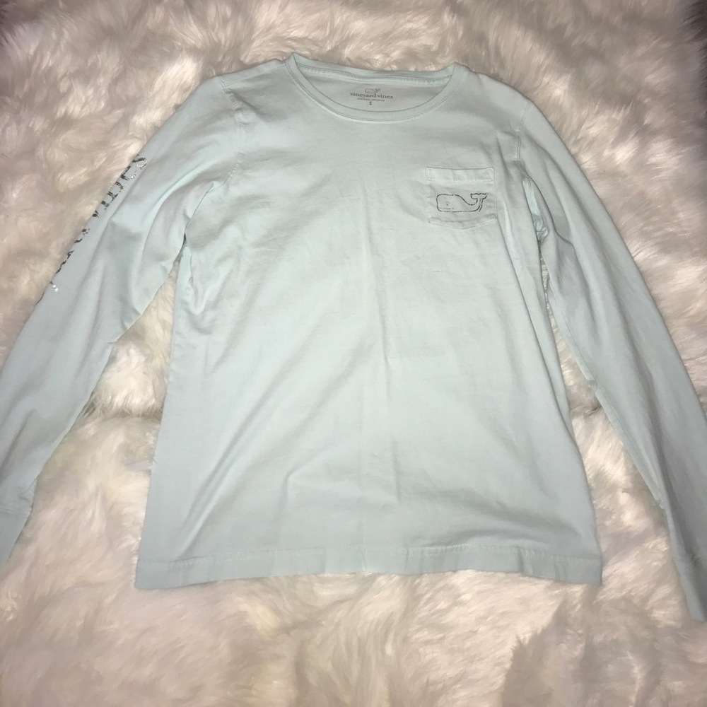 light blue vinyard Vines long sleeve shirt