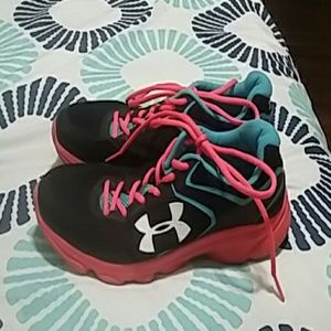 Women's Under Armour Tennis Shows Size 6.5Y