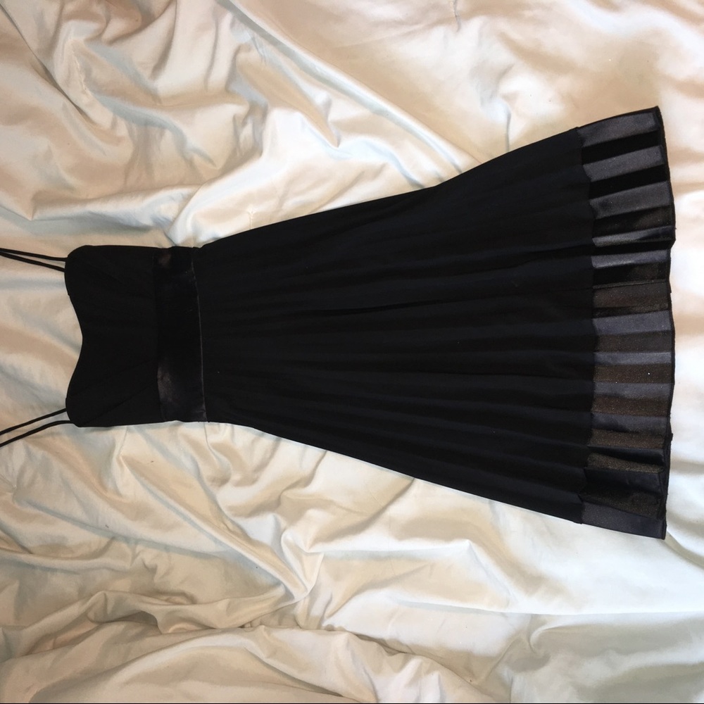 Black & grey simple pleated dress