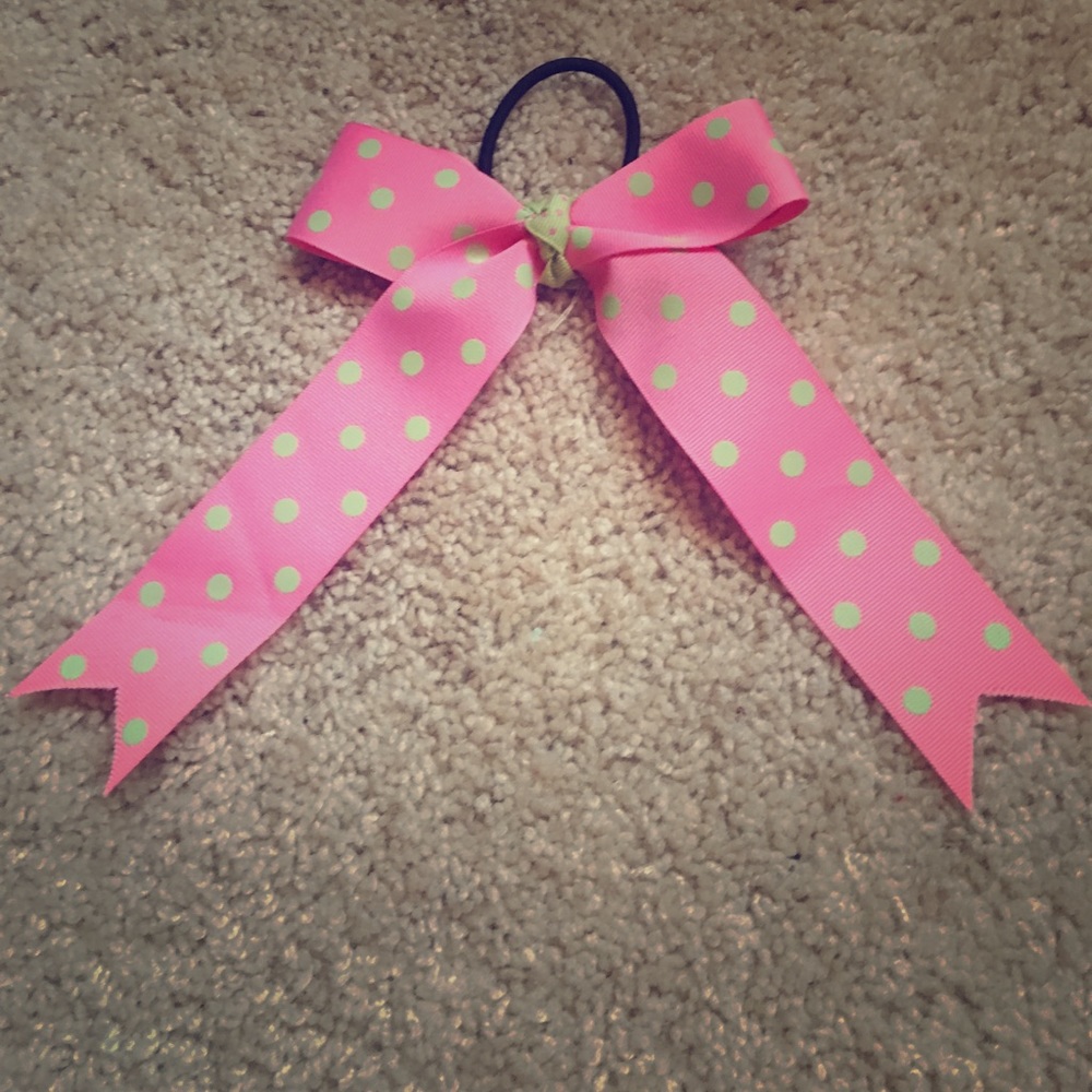 Baseball style bow