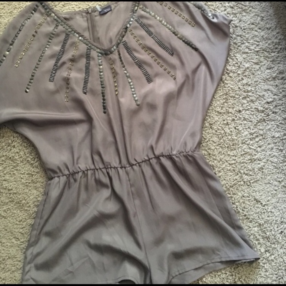 NWOT taupe colored sparkle and fade romper!