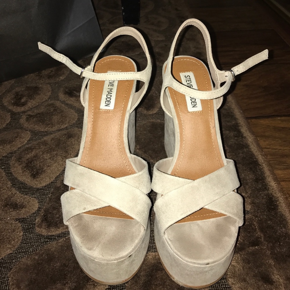 Steve Madden Beige Taupe Wedges
